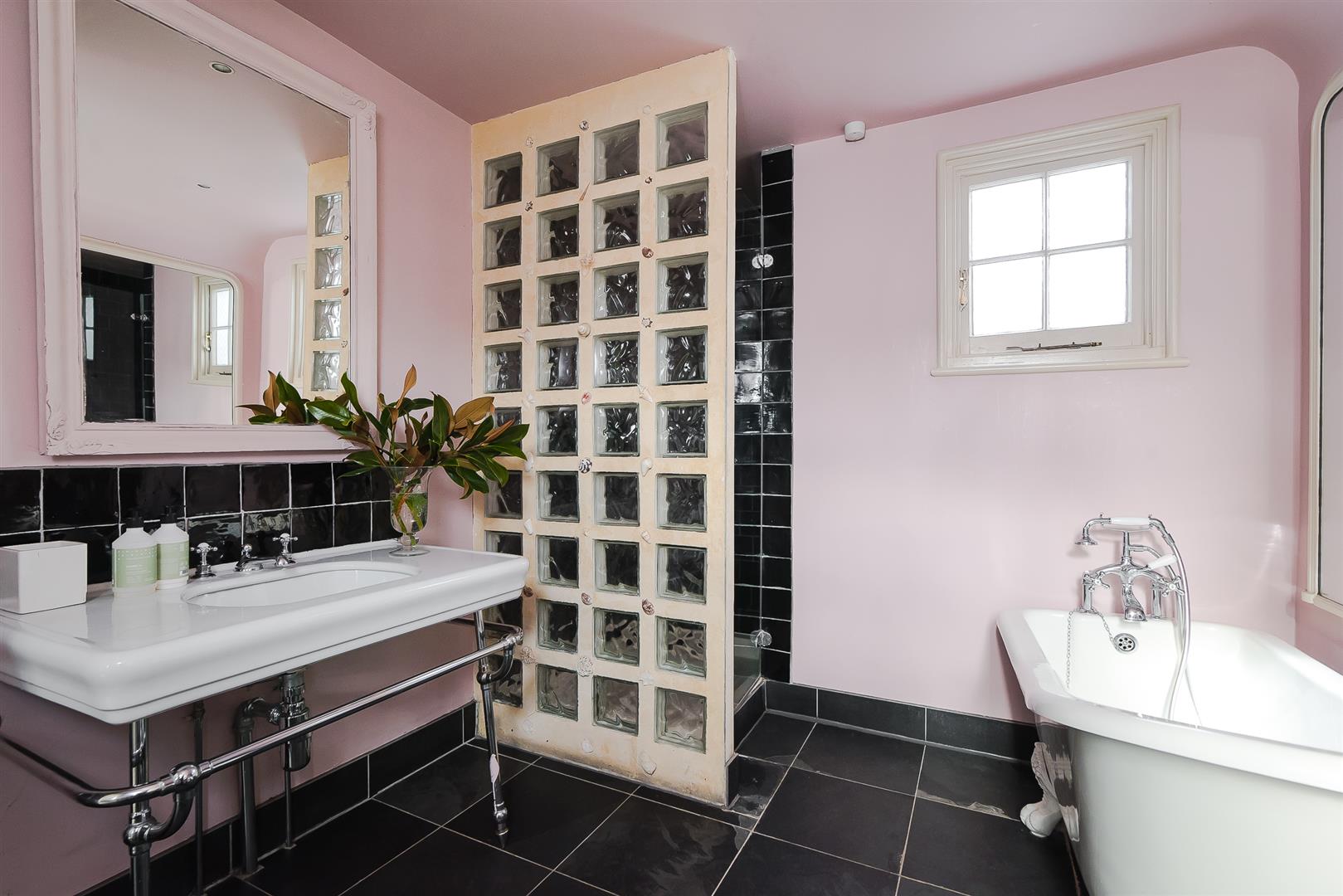 Elm Bank Gardens, Barnes Laurent Residential